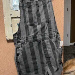 Urban outfitters short overalls nwt size m